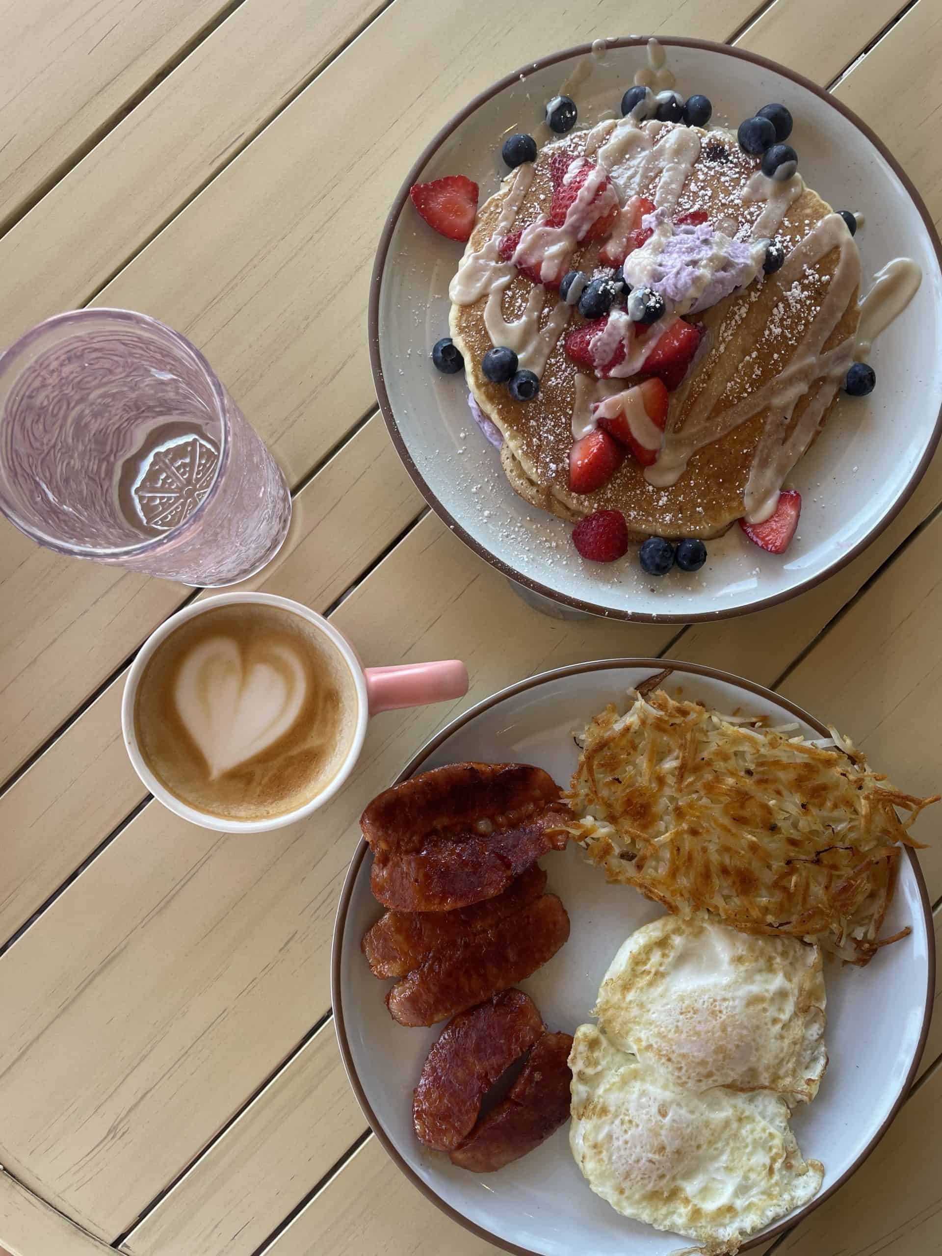 filipino breakfast at Breezy Restaurant in San Juan Capistrano with hash browns, eggs and longganisa sausage on a wooden table